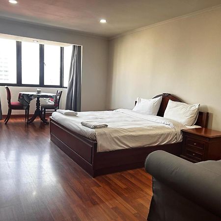 Affordable Serviced Apartments In Nana Omni Tower - Prime Sukhumvit Location Bangkok Buitenkant foto