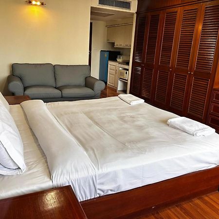 Affordable Serviced Apartments In Nana Omni Tower - Prime Sukhumvit Location Bangkok Buitenkant foto