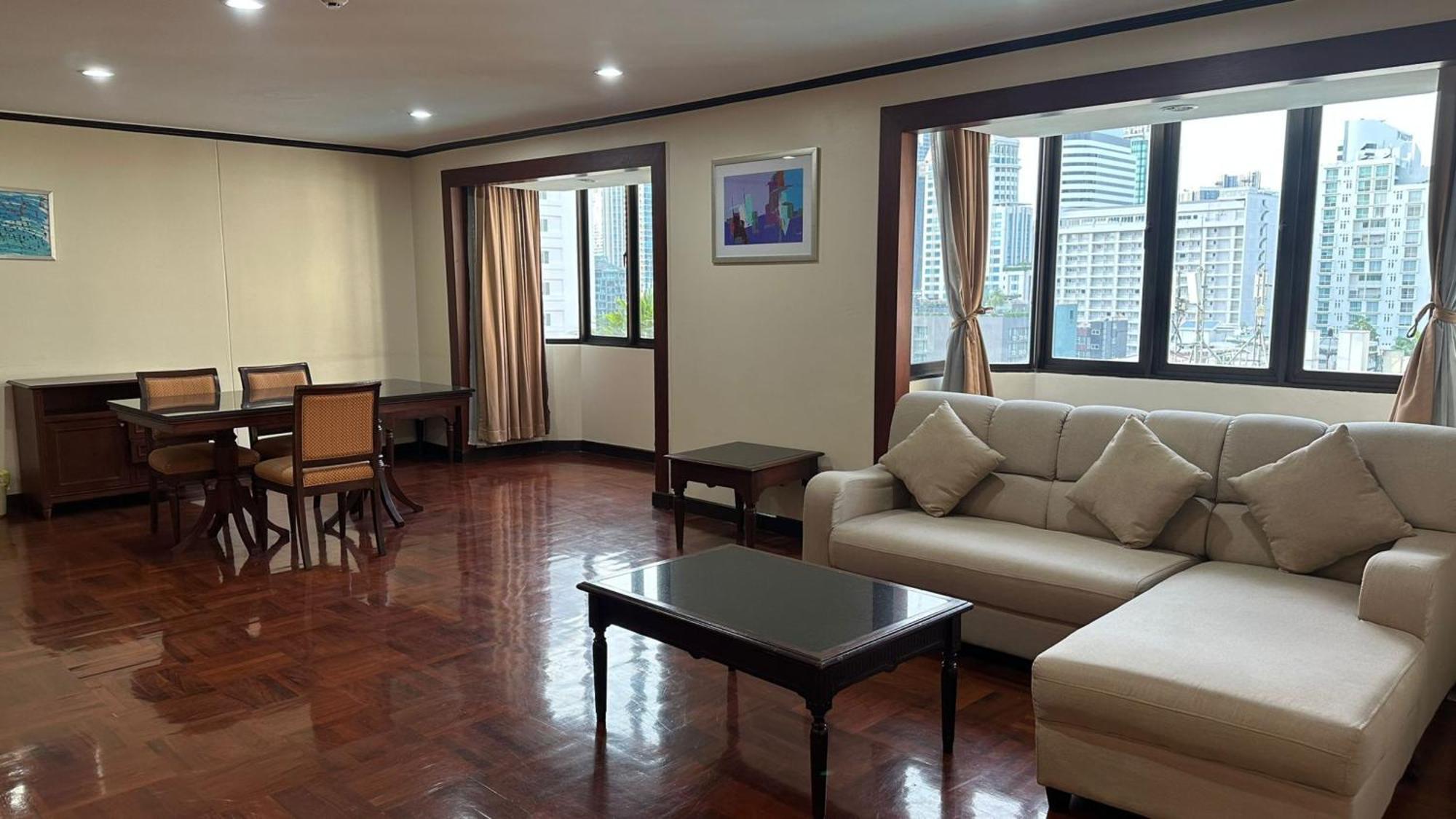 Affordable Serviced Apartments In Nana Omni Tower - Prime Sukhumvit Location Bangkok Buitenkant foto