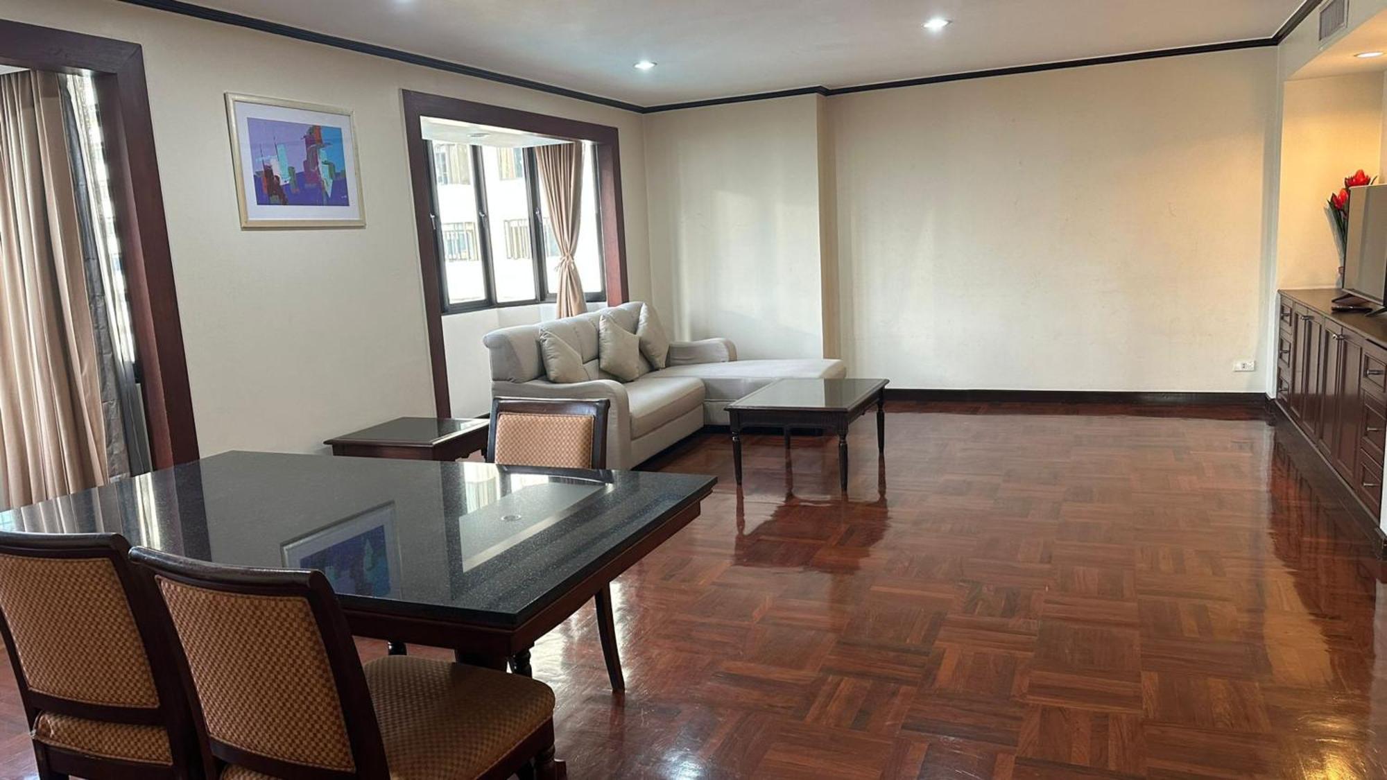 Affordable Serviced Apartments In Nana Omni Tower - Prime Sukhumvit Location Bangkok Buitenkant foto