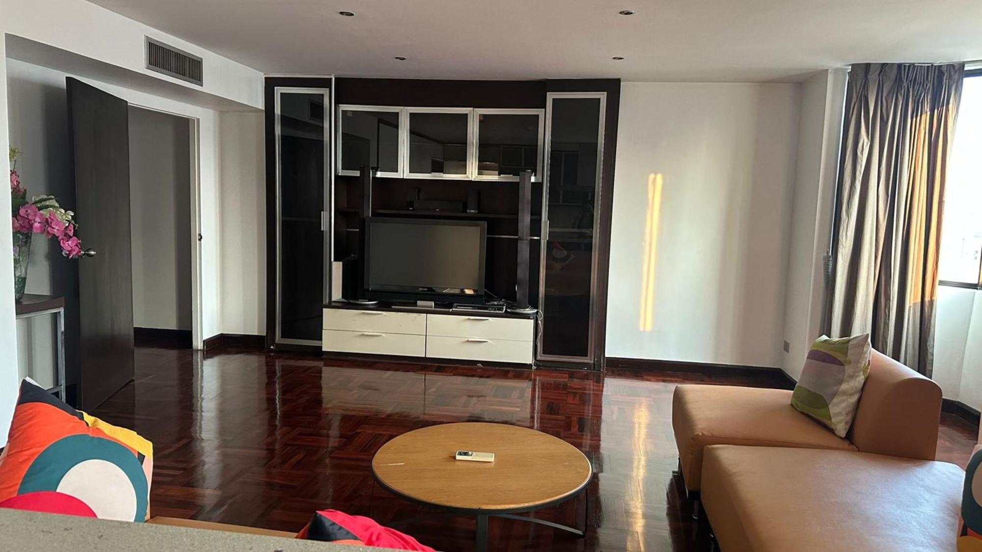 Affordable Serviced Apartments In Nana Omni Tower - Prime Sukhumvit Location Bangkok Buitenkant foto