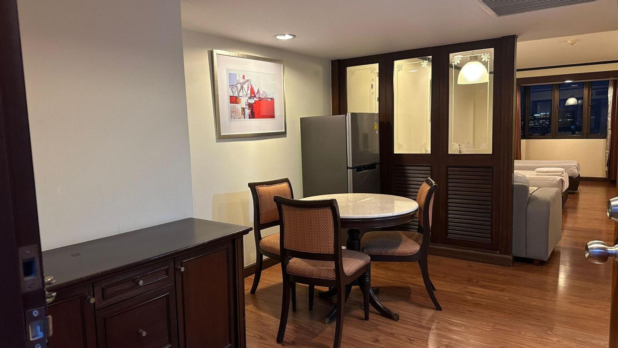 Affordable Serviced Apartments In Nana Omni Tower - Prime Sukhumvit Location Bangkok Buitenkant foto