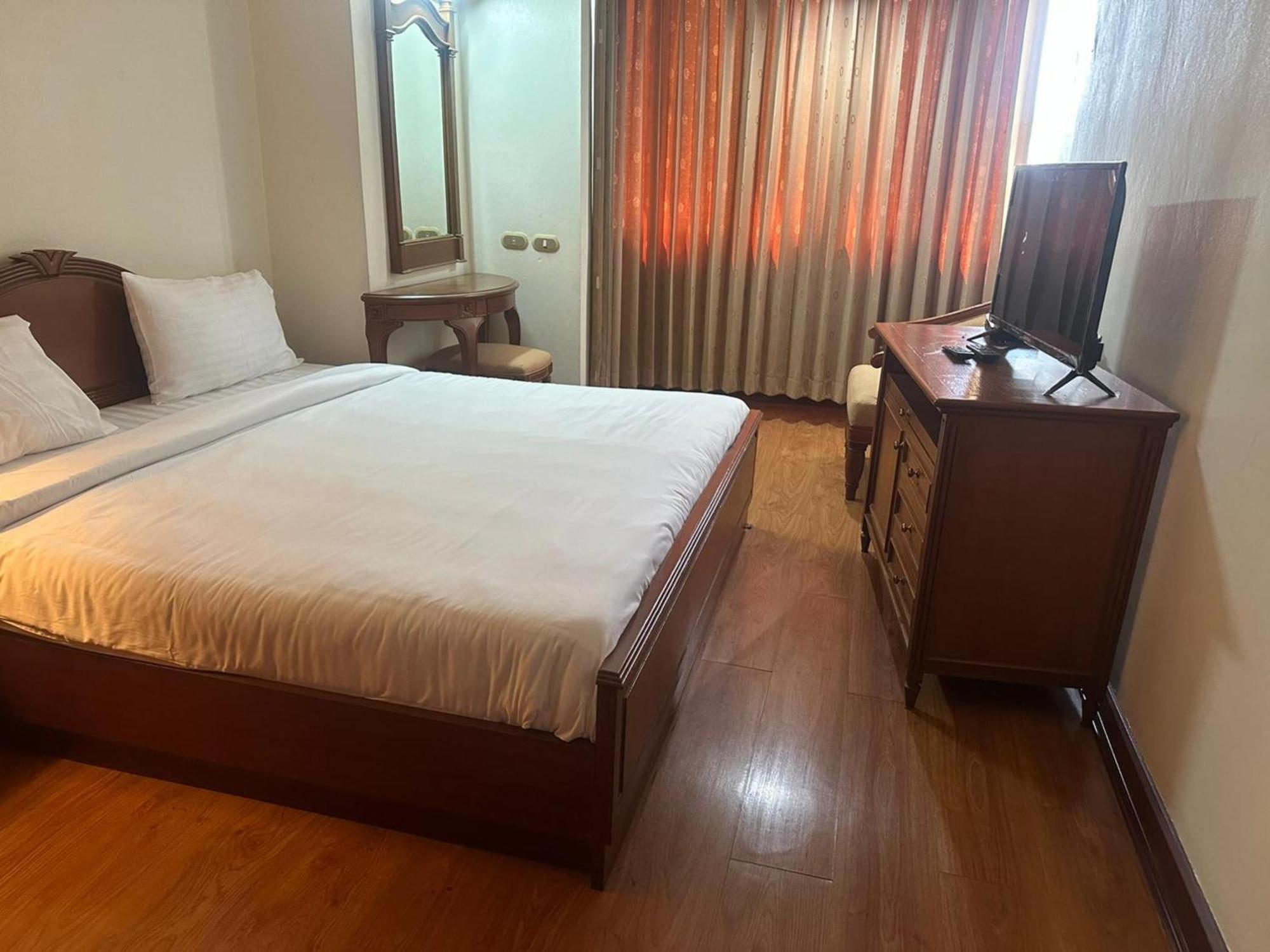 Affordable Serviced Apartments In Nana Omni Tower - Prime Sukhumvit Location Bangkok Buitenkant foto