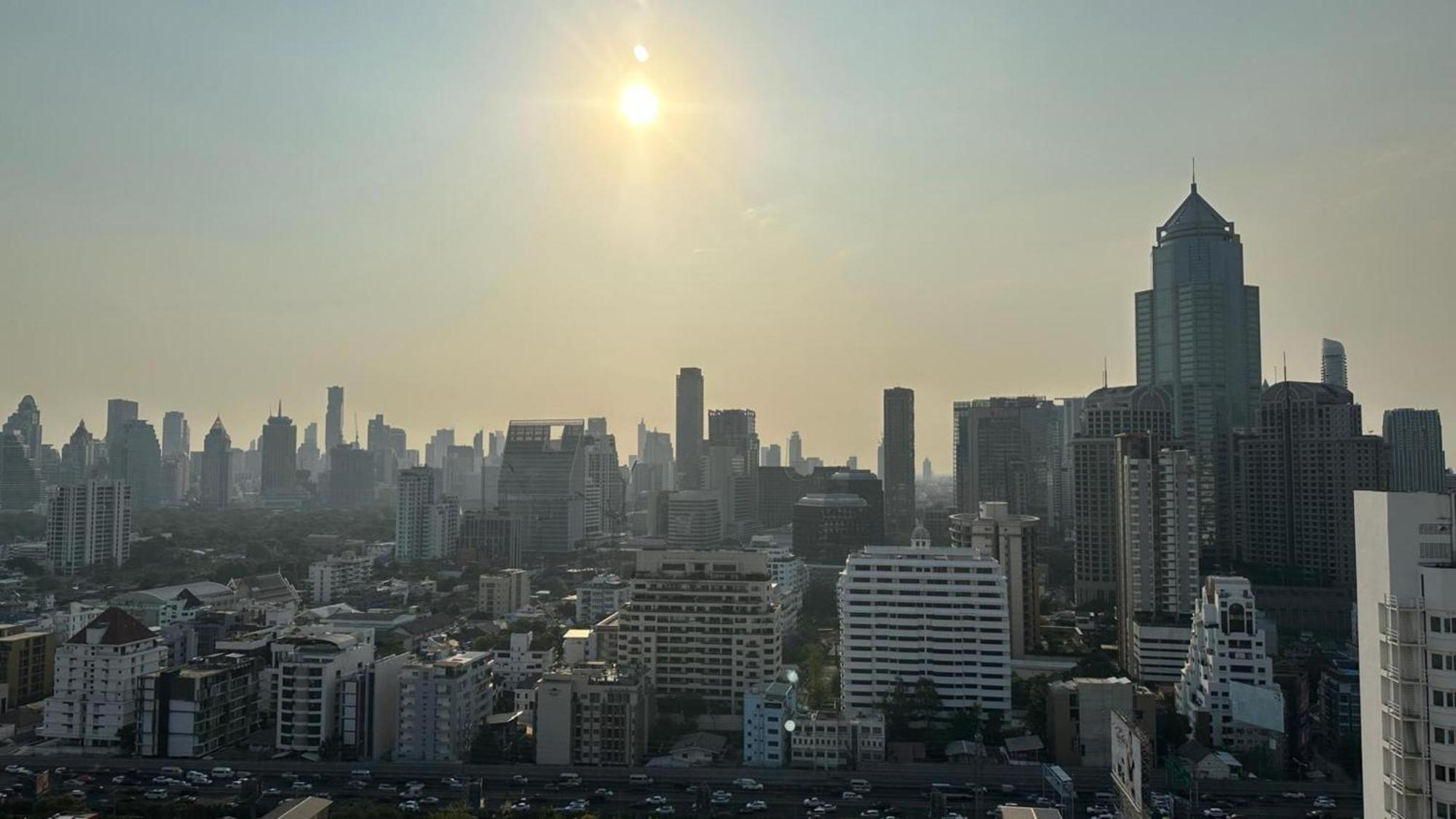 Affordable Serviced Apartments In Nana Omni Tower - Prime Sukhumvit Location Bangkok Buitenkant foto