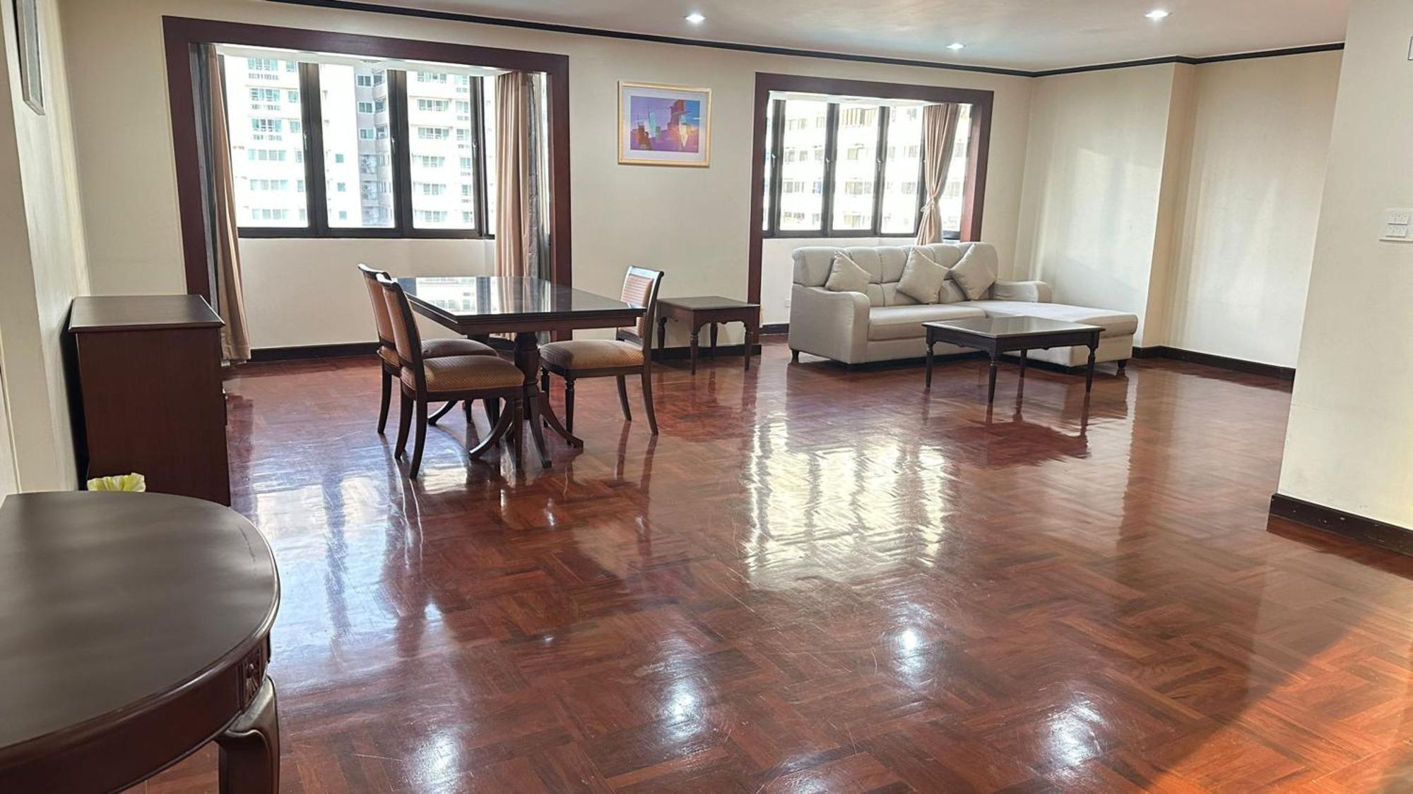 Affordable Serviced Apartments In Nana Omni Tower - Prime Sukhumvit Location Bangkok Buitenkant foto