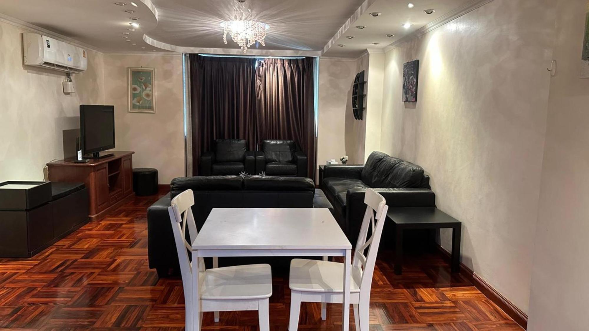 Affordable Serviced Apartments In Nana Omni Tower - Prime Sukhumvit Location Bangkok Buitenkant foto