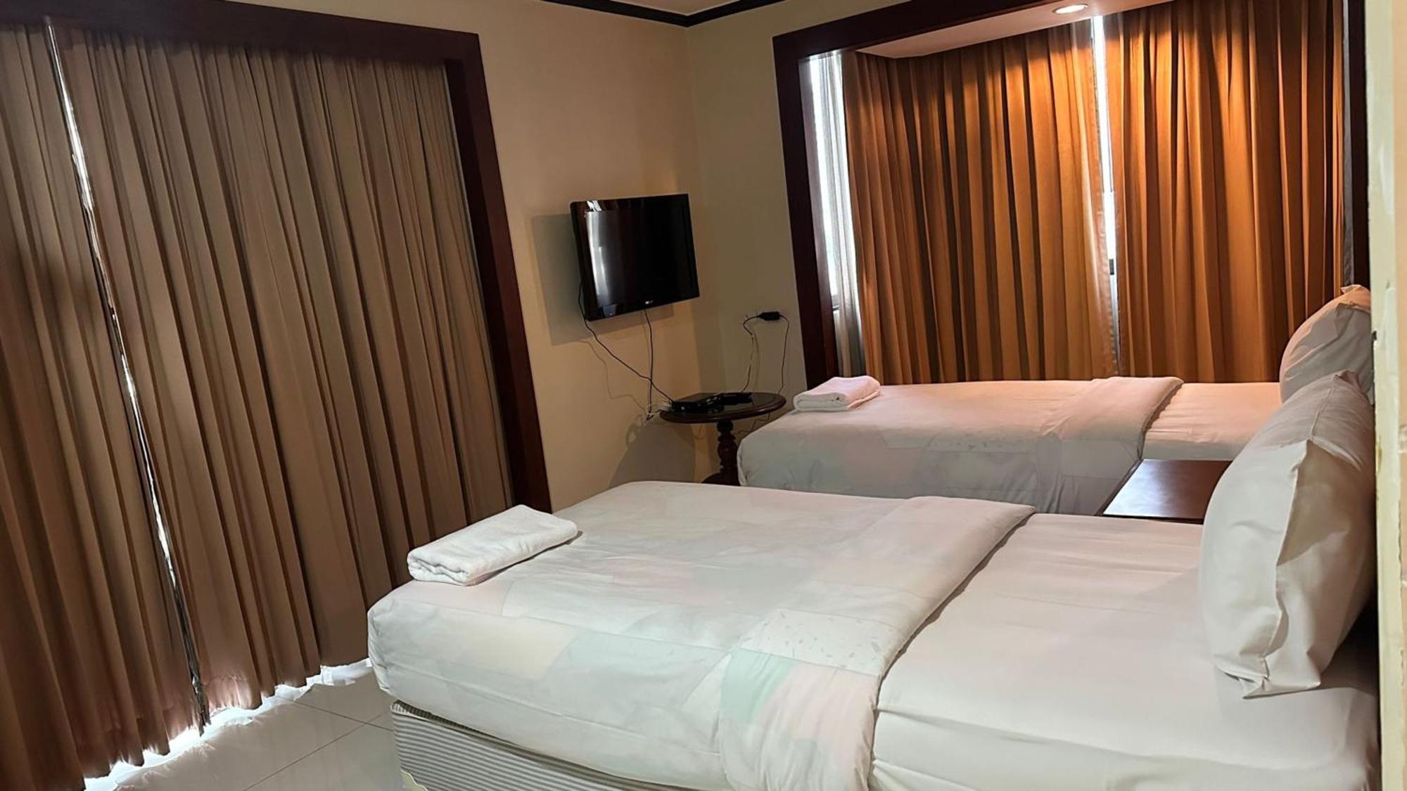 Affordable Serviced Apartments In Nana Omni Tower - Prime Sukhumvit Location Bangkok Buitenkant foto