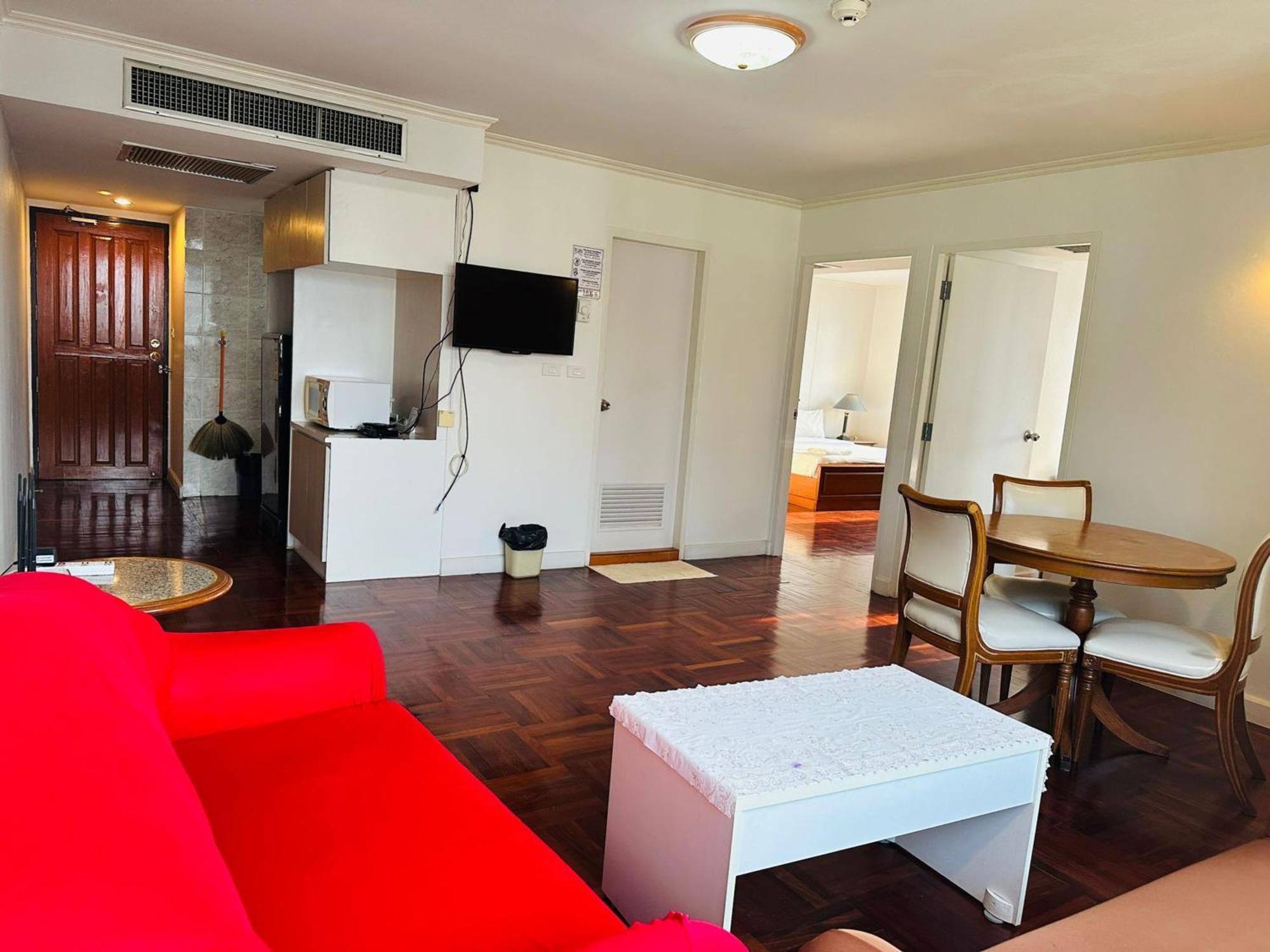 Affordable Serviced Apartments In Nana Omni Tower - Prime Sukhumvit Location Bangkok Buitenkant foto