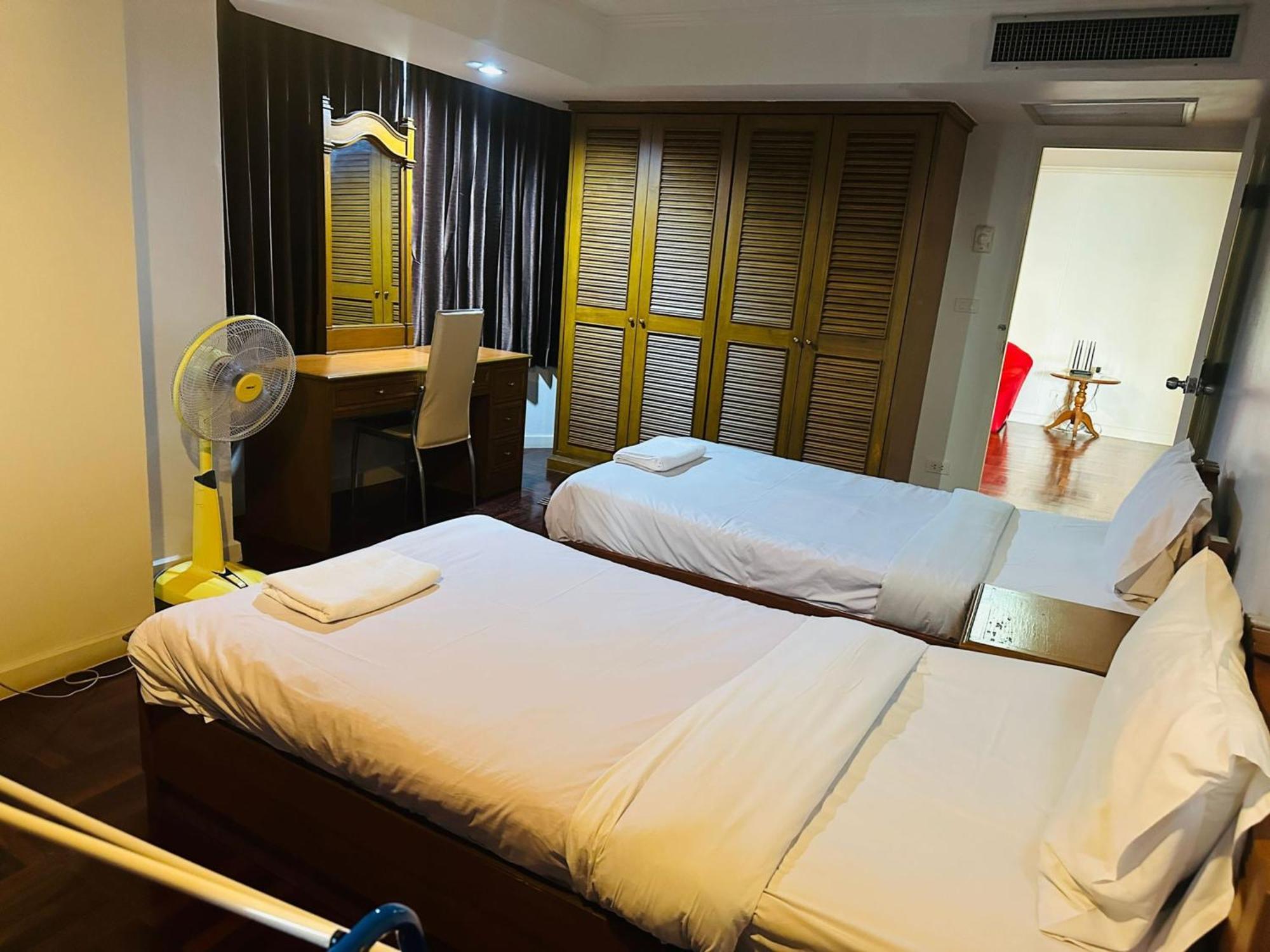 Affordable Serviced Apartments In Nana Omni Tower - Prime Sukhumvit Location Bangkok Buitenkant foto