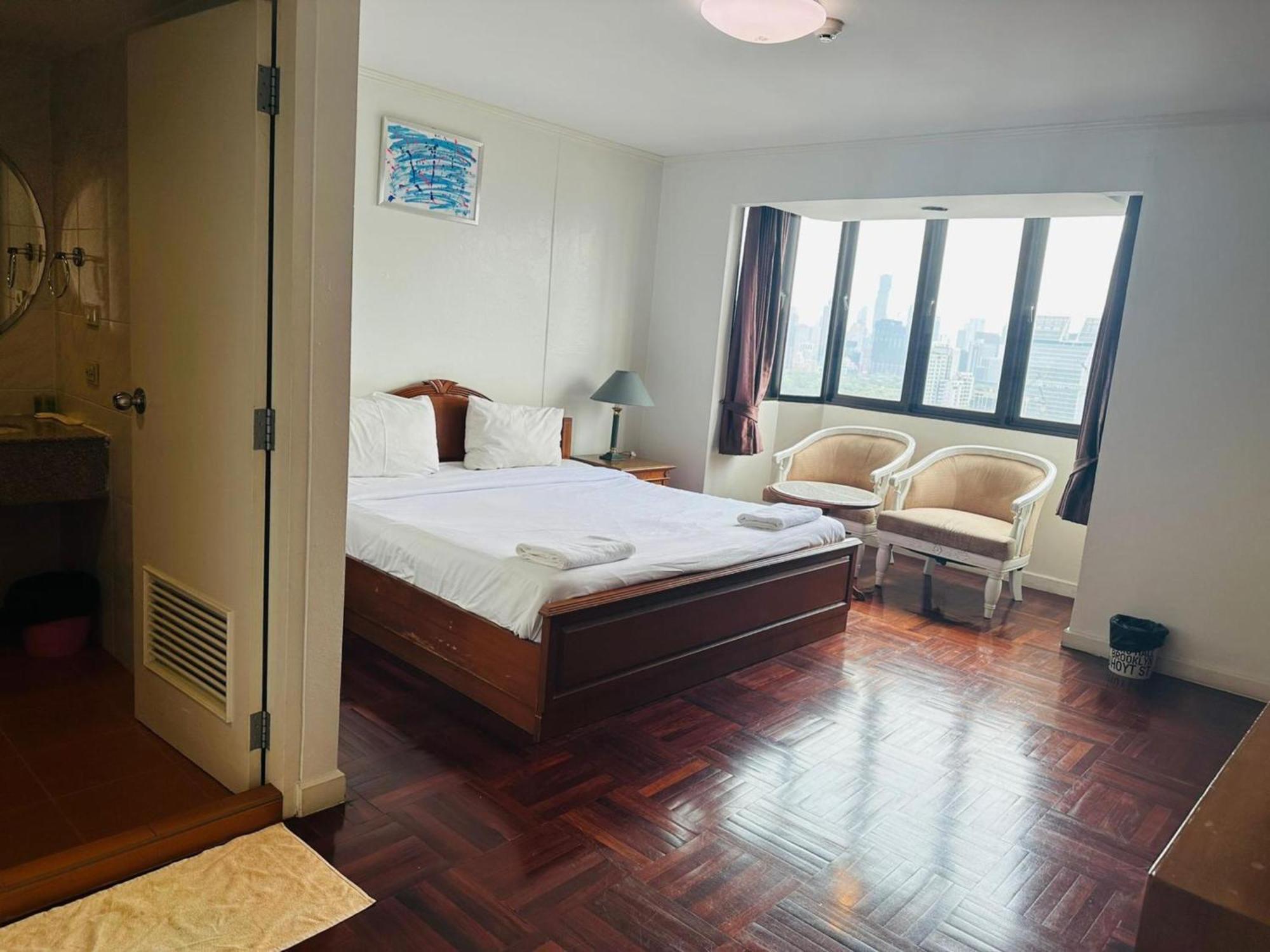 Affordable Serviced Apartments In Nana Omni Tower - Prime Sukhumvit Location Bangkok Buitenkant foto