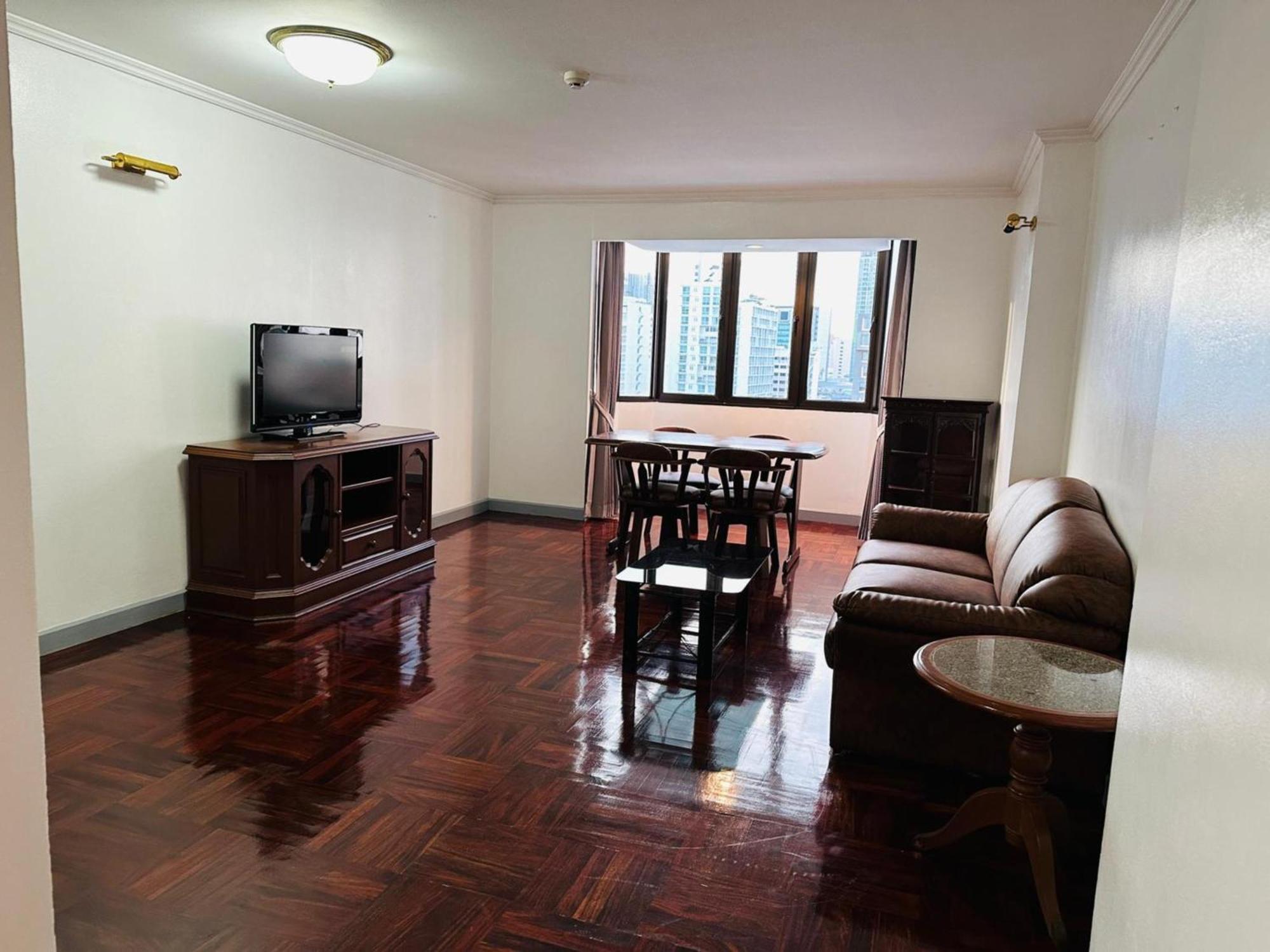 Affordable Serviced Apartments In Nana Omni Tower - Prime Sukhumvit Location Bangkok Buitenkant foto