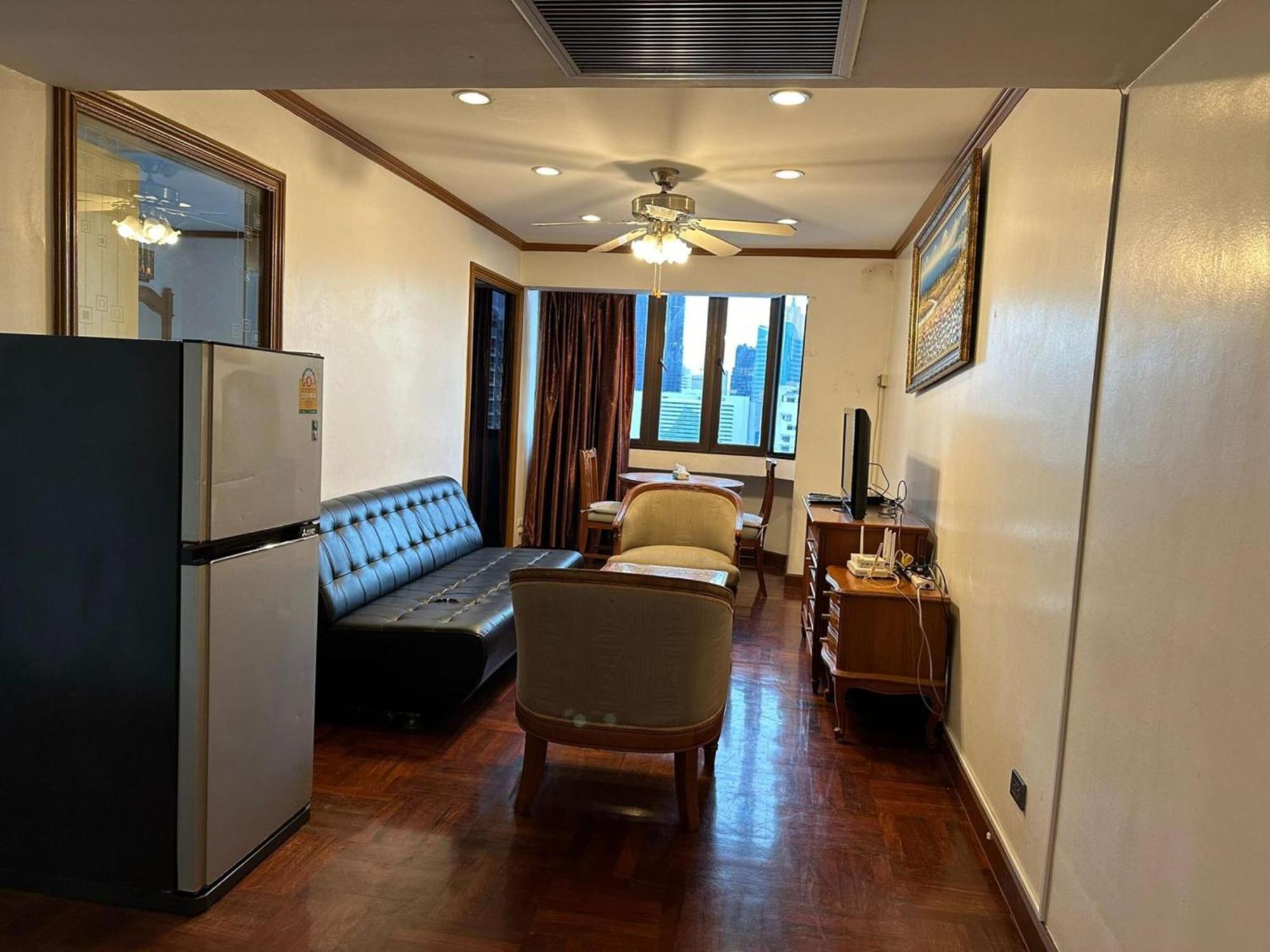 Affordable Serviced Apartments In Nana Omni Tower - Prime Sukhumvit Location Bangkok Buitenkant foto