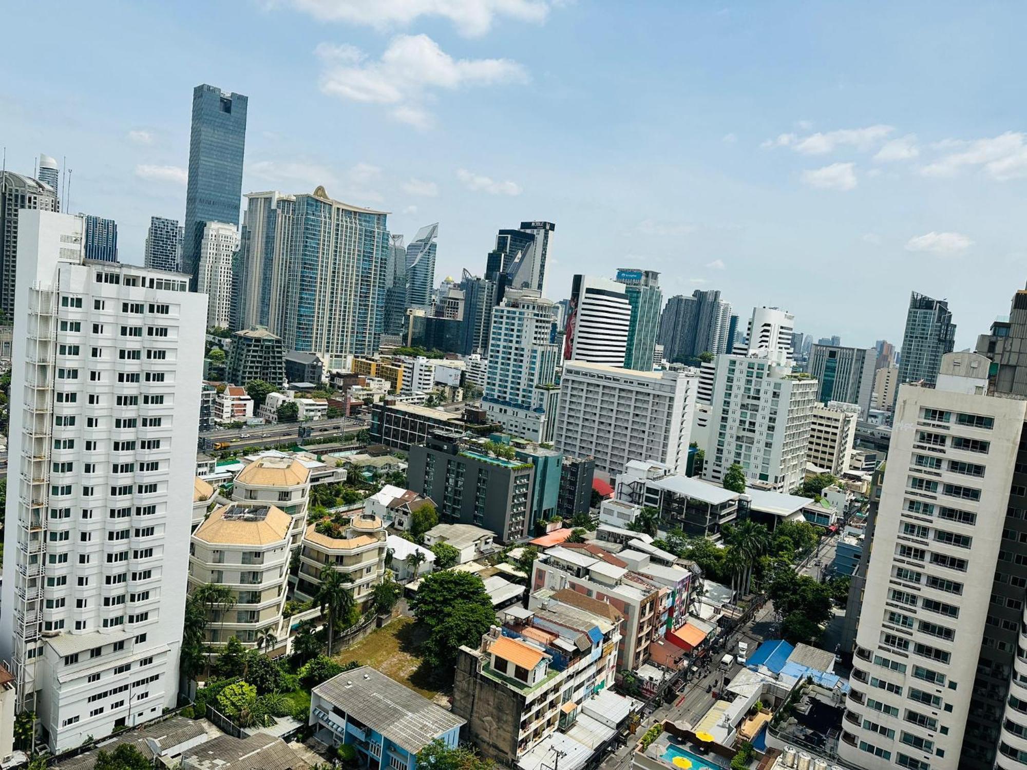 Affordable Serviced Apartments In Nana Omni Tower - Prime Sukhumvit Location Bangkok Buitenkant foto