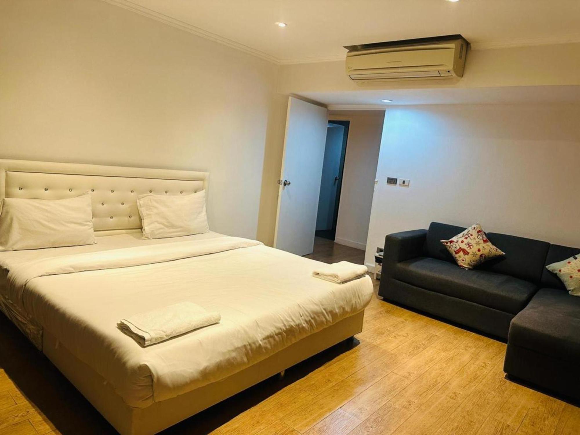 Affordable Serviced Apartments In Nana Omni Tower - Prime Sukhumvit Location Bangkok Buitenkant foto