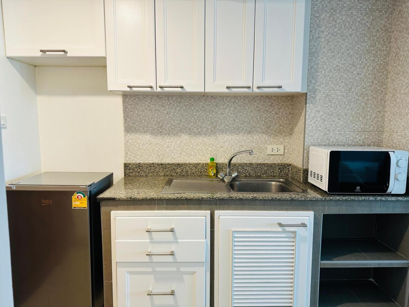 Affordable Serviced Apartments In Nana Omni Tower - Prime Sukhumvit Location Bangkok Buitenkant foto