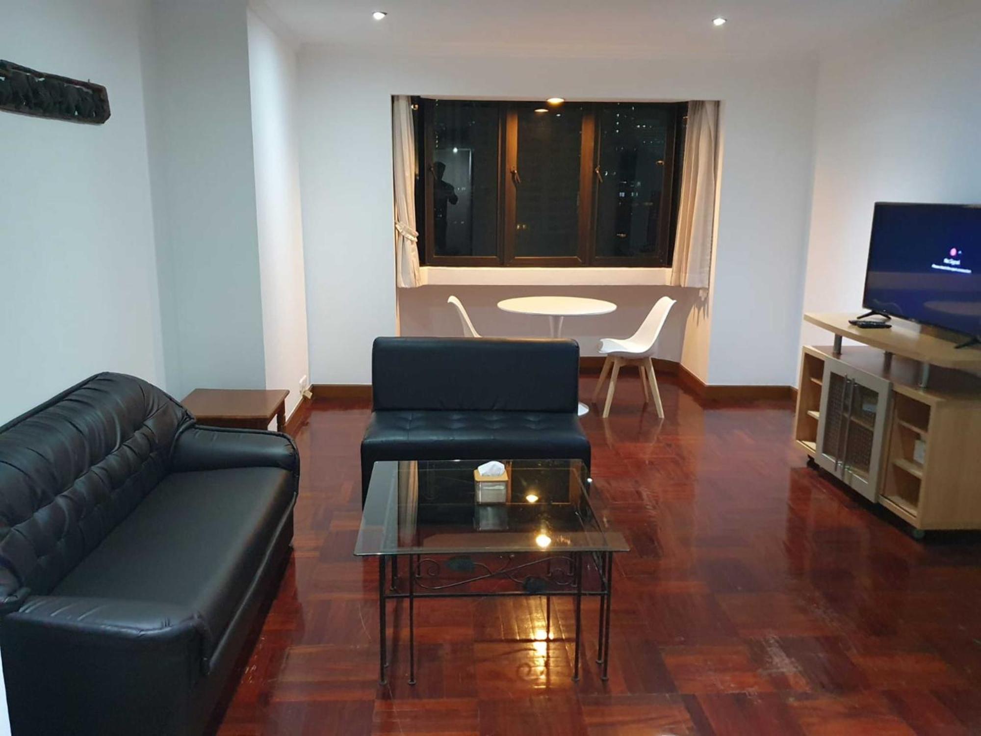Affordable Serviced Apartments In Nana Omni Tower - Prime Sukhumvit Location Bangkok Buitenkant foto