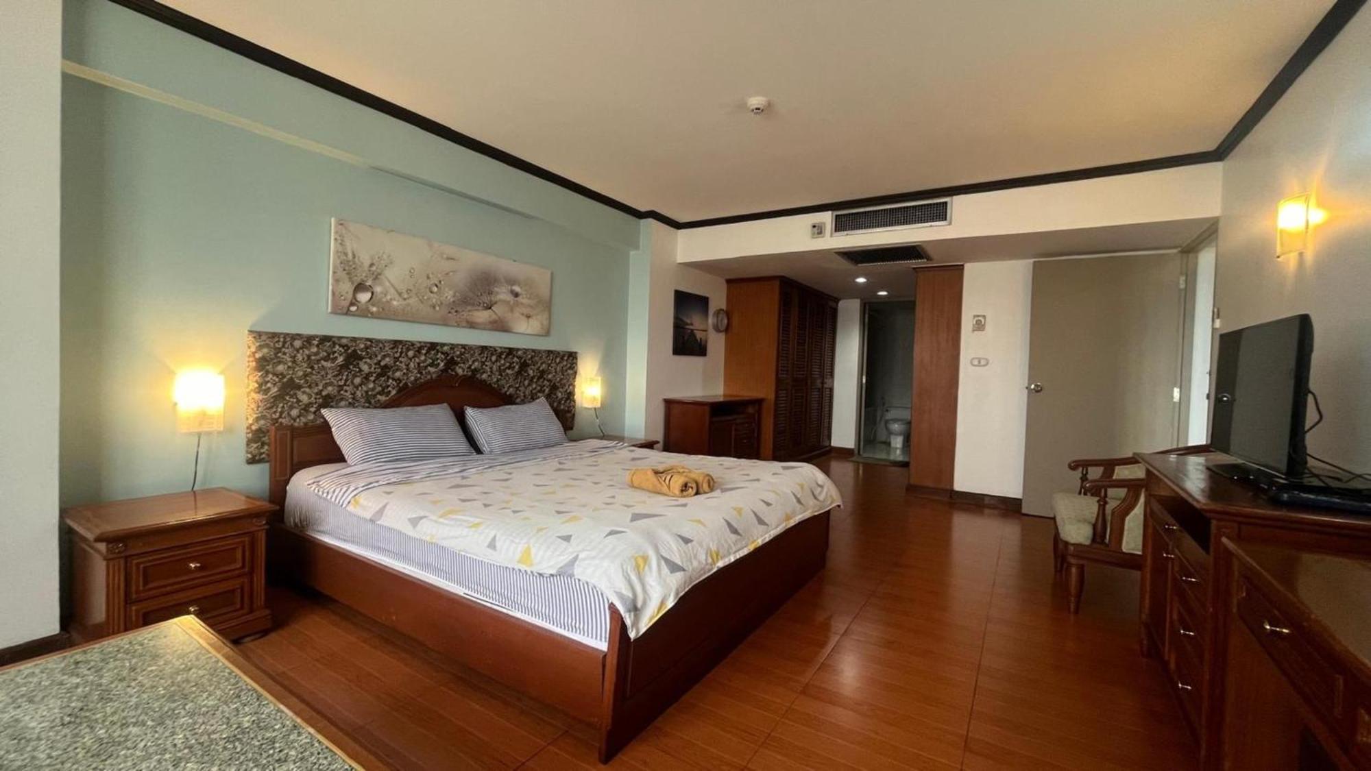 Affordable Serviced Apartments In Nana Omni Tower - Prime Sukhumvit Location Bangkok Buitenkant foto