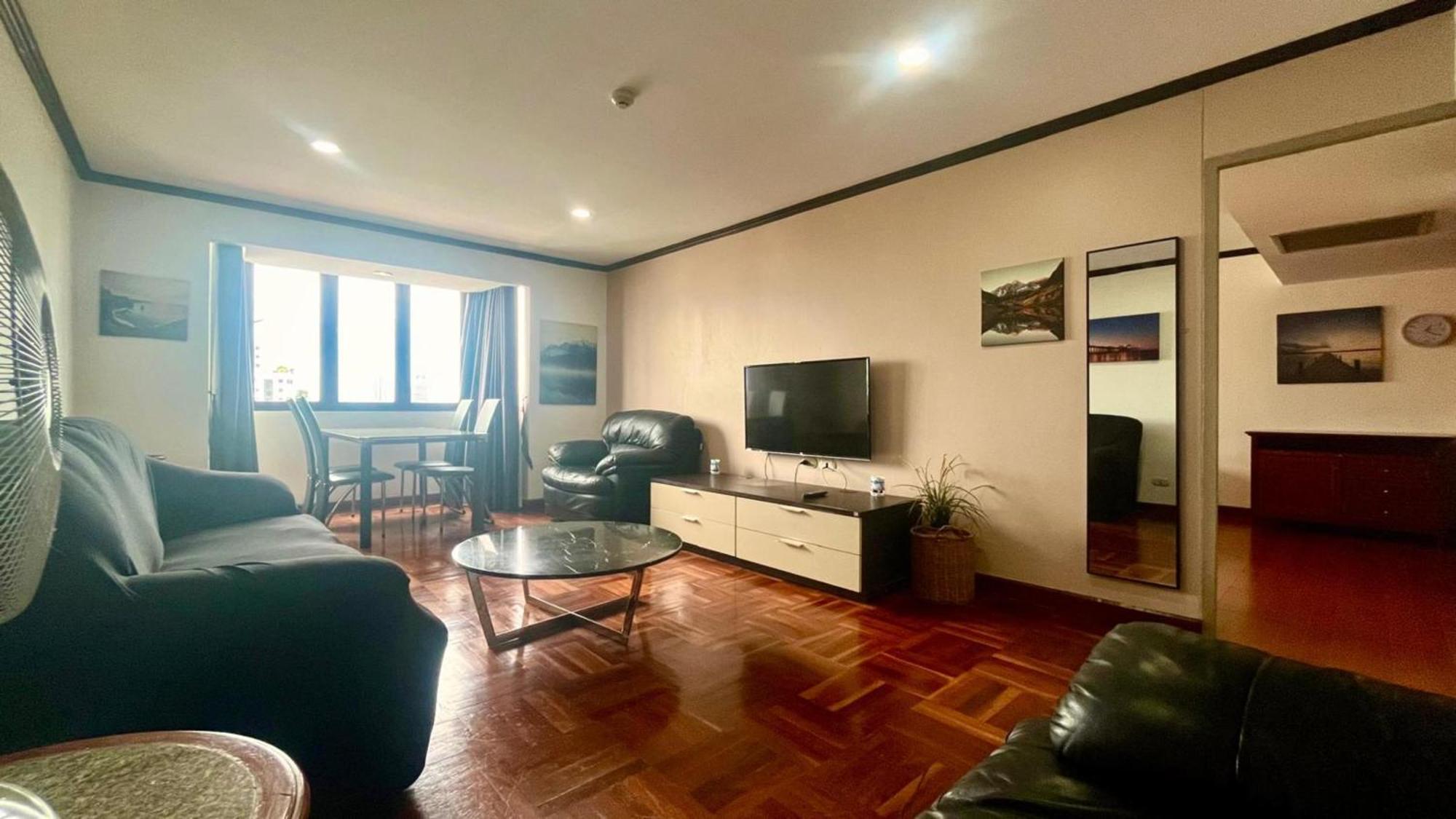 Affordable Serviced Apartments In Nana Omni Tower - Prime Sukhumvit Location Bangkok Buitenkant foto