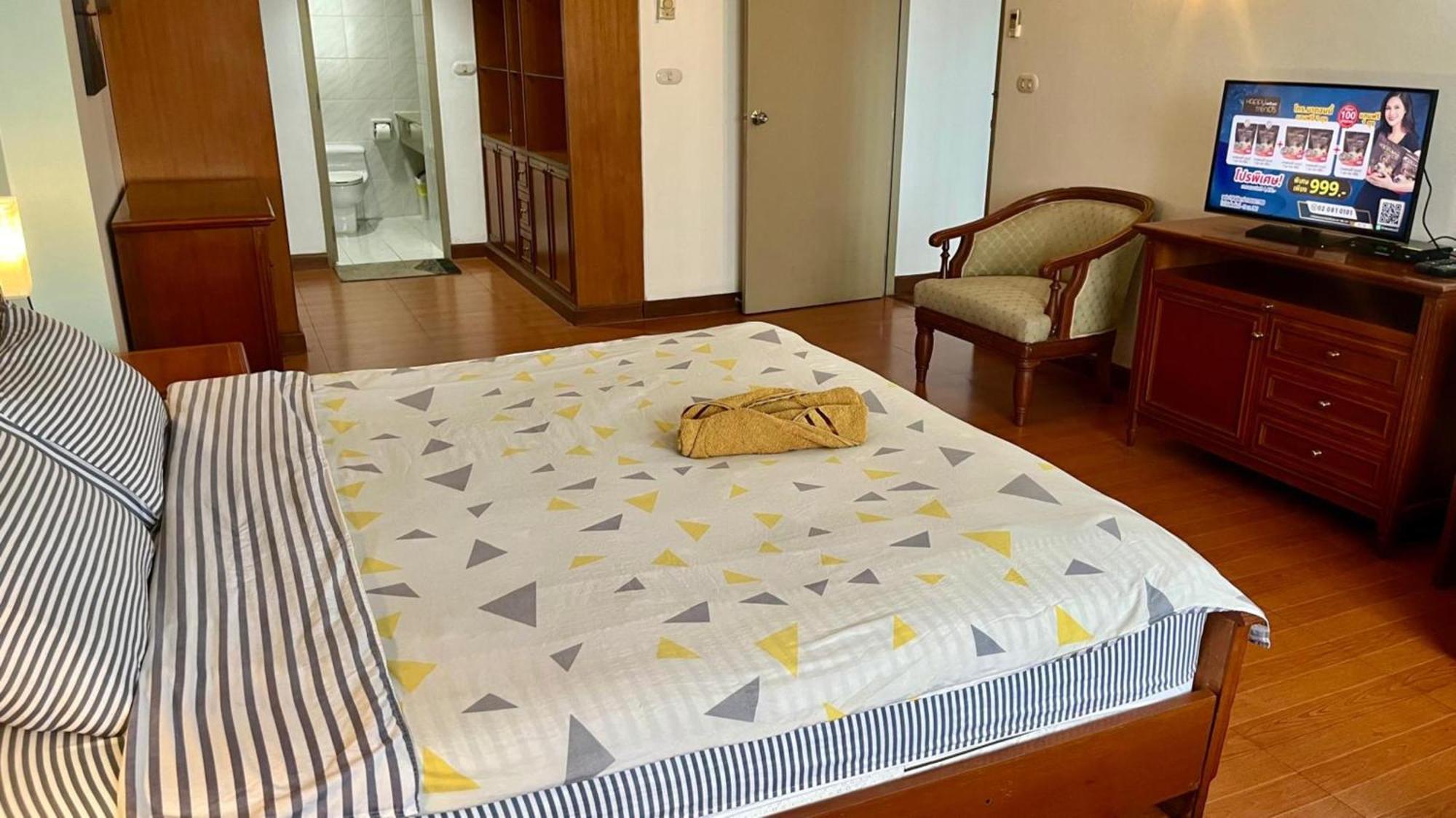 Affordable Serviced Apartments In Nana Omni Tower - Prime Sukhumvit Location Bangkok Buitenkant foto