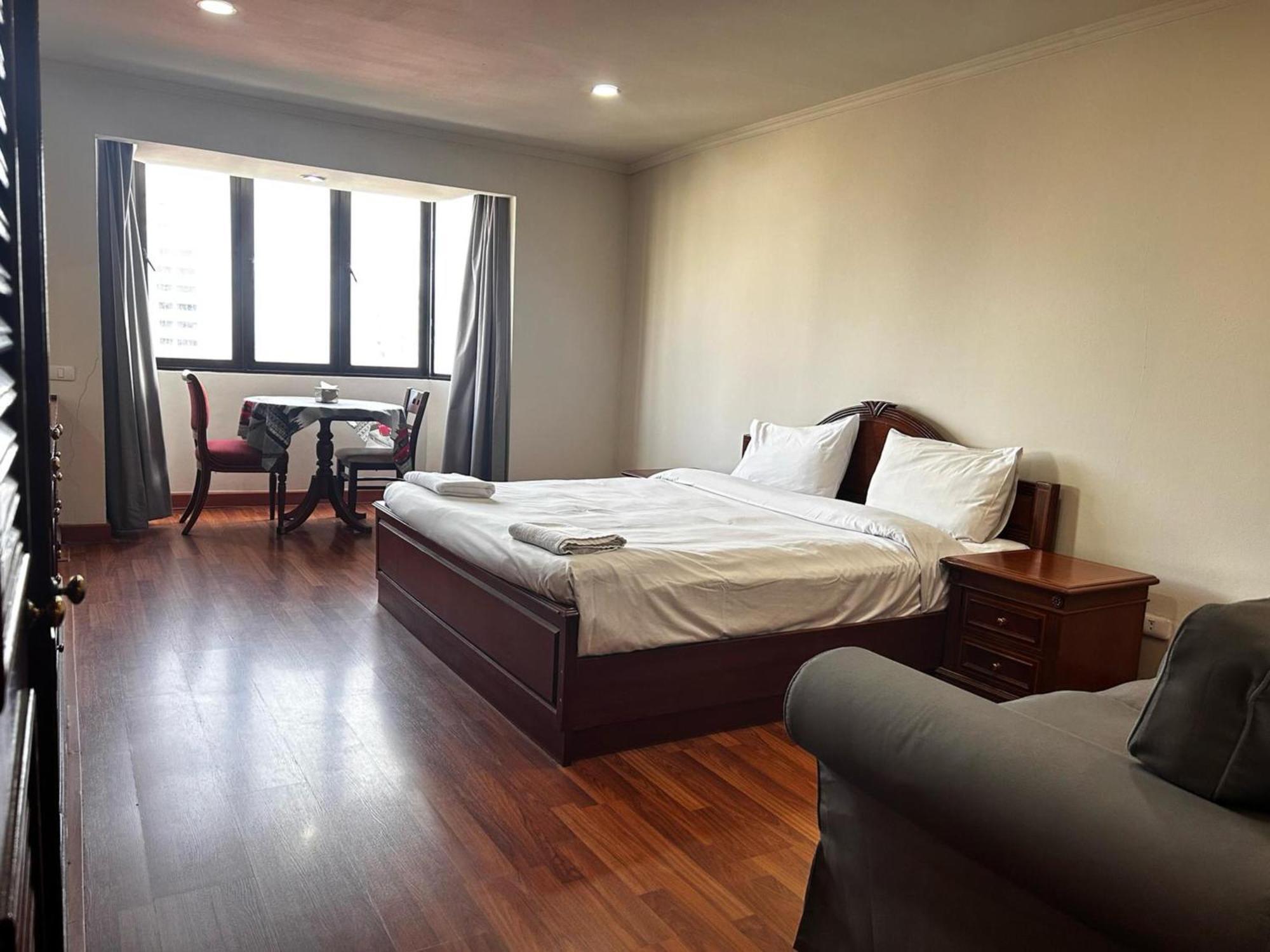 Affordable Serviced Apartments In Nana Omni Tower - Prime Sukhumvit Location Bangkok Buitenkant foto